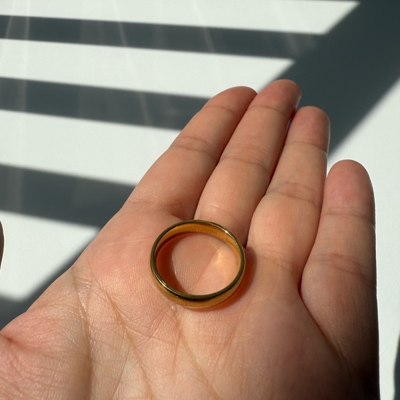 18K Gold Wedding Band Ring Stainless Steel - Picture 5 of 12